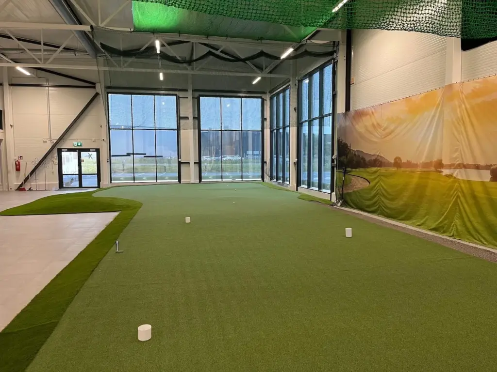 Talk Birdie Areenan golfhalli sisältä